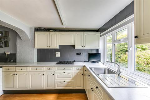 27 Shipfield Close, Tatsfield, Westerham, TN16 2AU