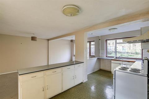 94 Central Way, Oxted, RH8 0LY