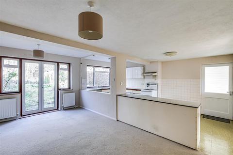 94 Central Way, Oxted, RH8 0LY