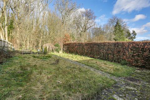94 Central Way, Oxted, RH8 0LY