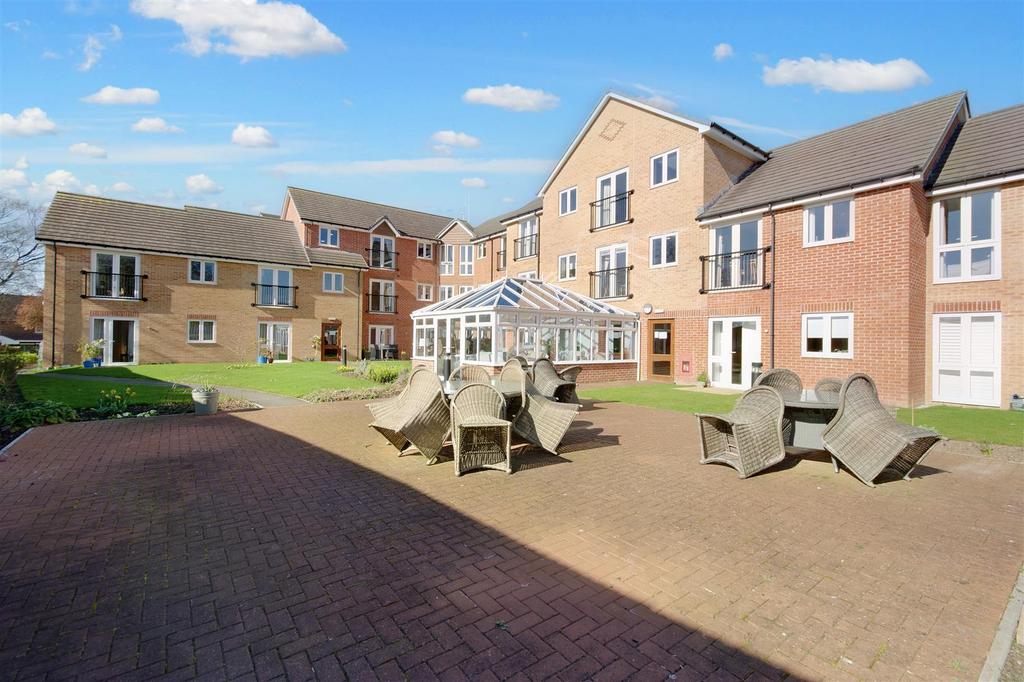 Hickings Lane, Stapleford, Nottingham 2 bed apartment for sale £235,000
