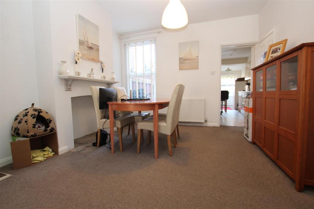 Archers Road, Eastleigh 3 bed terraced house £1,400 pcm (£323 pw)