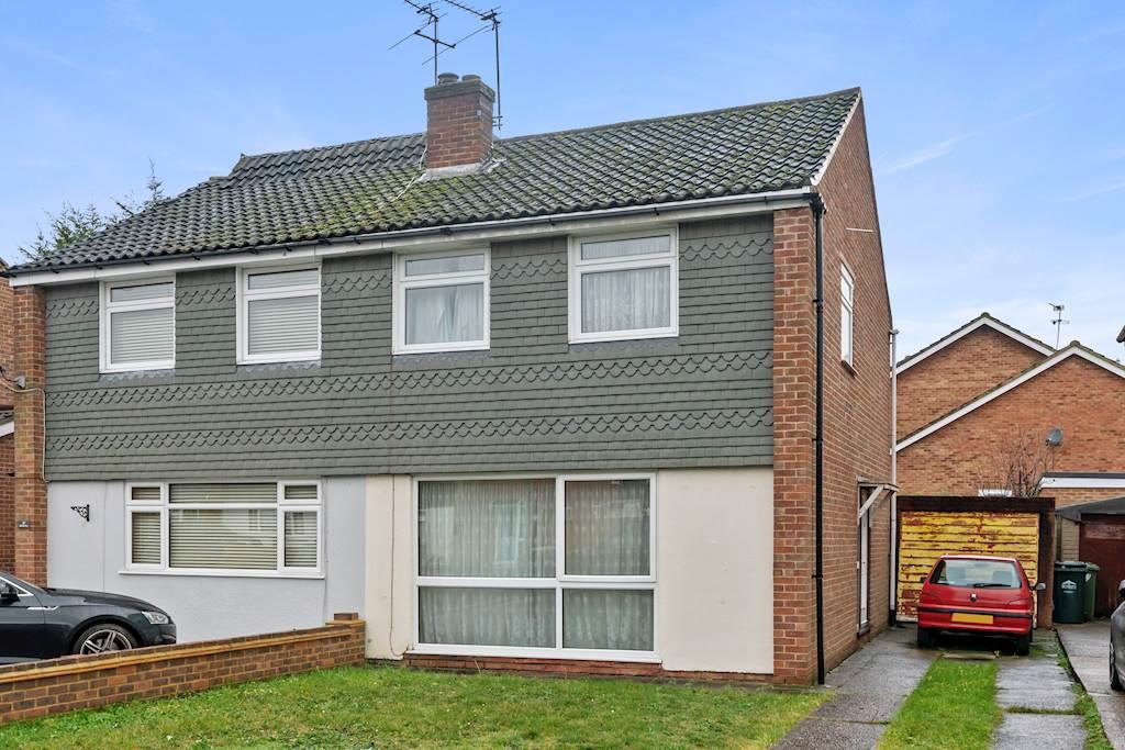 Catherine Drive, SunburyOnThames TW16 3 bed semidetached house for