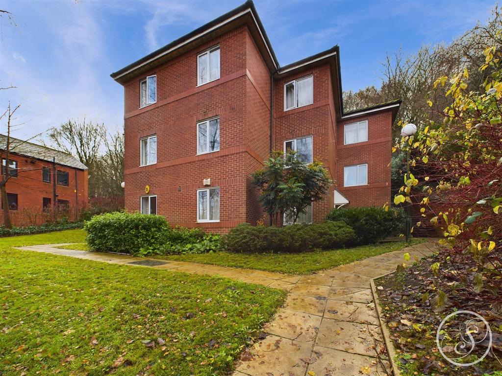 Meanwood Heights, Meanwood Road, Leeds 2 bed apartment for sale £125,000