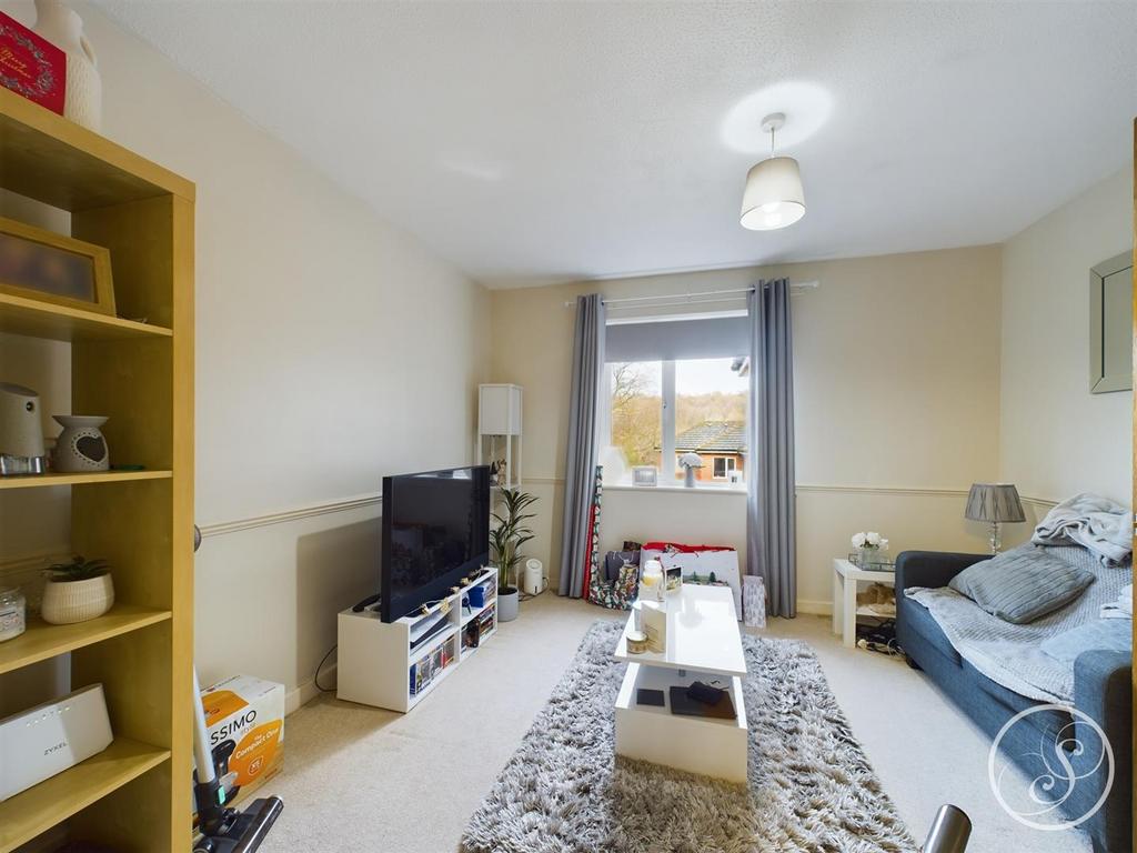 Meanwood Heights, Meanwood Road, Leeds 2 bed apartment for sale £125,000