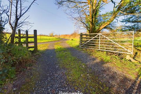 2 bedroom property with land for sale - Llanteg, Narberth