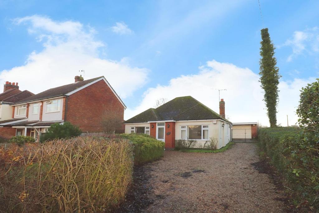 Nuneaton Road, Bulkington, Bedworth 3 bed detached bungalow for sale