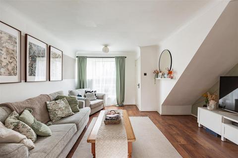 142 Ayelands, New Ash Green, Longfield, DA3 8JU