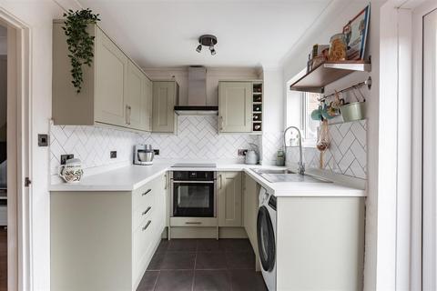 142 Ayelands, New Ash Green, Longfield, DA3 8JU