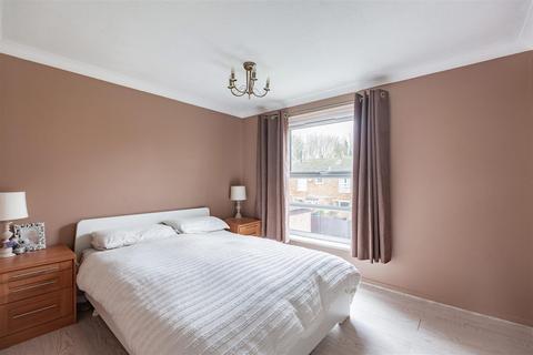 142 Ayelands, New Ash Green, Longfield, DA3 8JU
