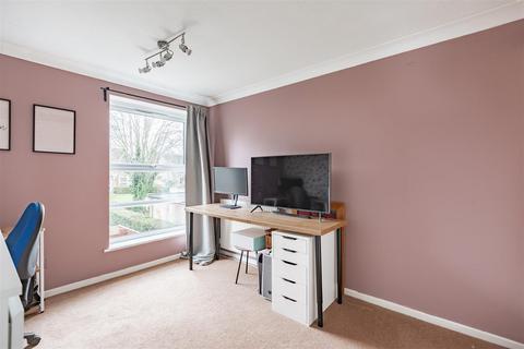 142 Ayelands, New Ash Green, Longfield, DA3 8JU
