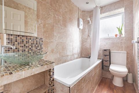 142 Ayelands, New Ash Green, Longfield, DA3 8JU
