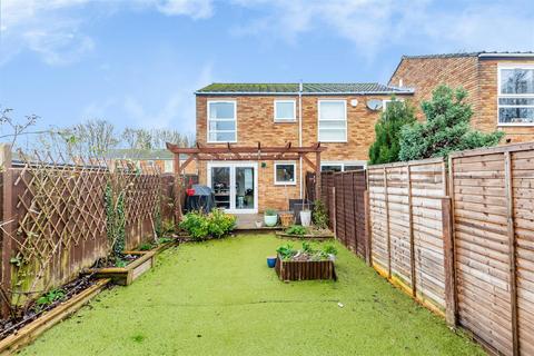 142 Ayelands, New Ash Green, Longfield, DA3 8JU