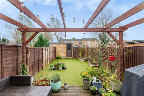142 Ayelands, New Ash Green, Longfield, DA3 8JU