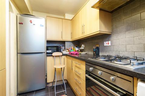 2 bedroom flat for sale, Cornmow Drive, London, NW10