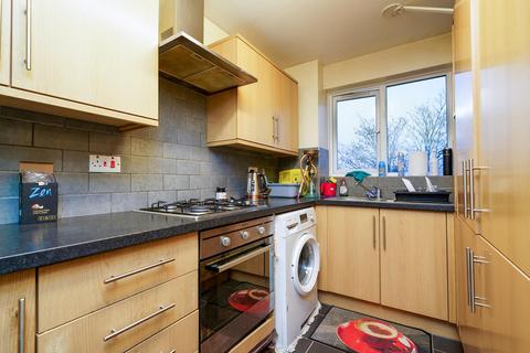 2 bedroom flat for sale, Cornmow Drive, London, NW10