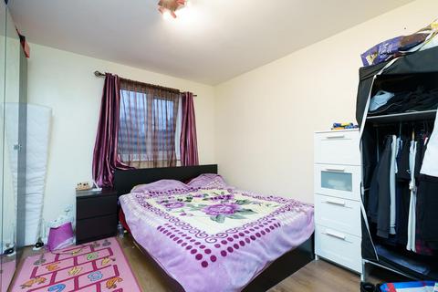 2 bedroom flat for sale, Cornmow Drive, London, NW10