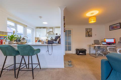 27 Central Avenue, Rochford, SS4 3BQ