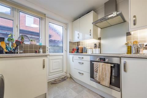 27 Central Avenue, Rochford, SS4 3BQ