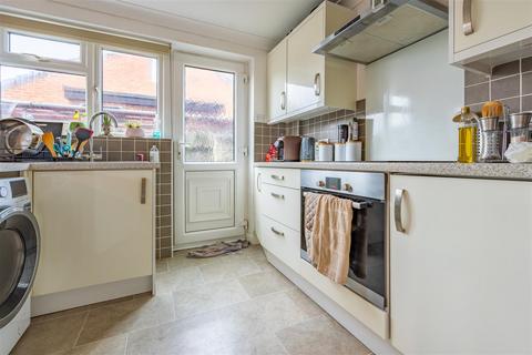 27 Central Avenue, Rochford, SS4 3BQ