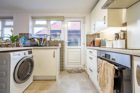 27 Central Avenue, Rochford, SS4 3BQ