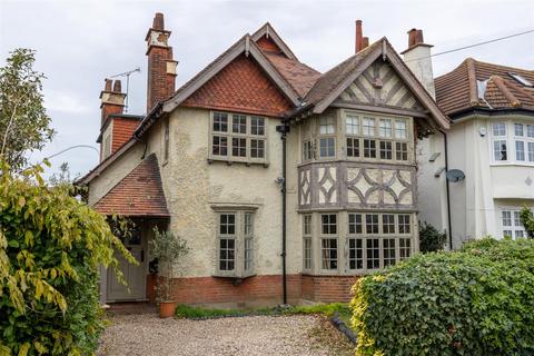 57 Crowstone Road, Westcliff-on-sea, SS0 8BG