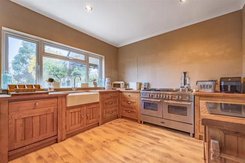 57 Crowstone Road, Westcliff-on-sea, SS0 8BG