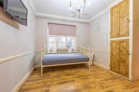57 Crowstone Road, Westcliff-on-sea, SS0 8BG