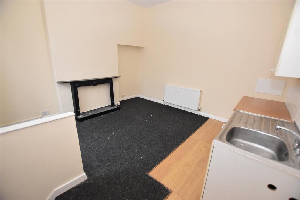 Flat 2 16 Louis Street, Hull 1 bed apartment to rent £395 pcm (£91 pw)