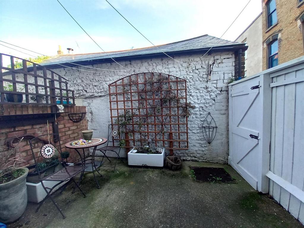 Paragon Street, Ramsgate 2 bed terraced house to rent £1,000 pcm (£