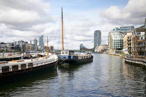 2 bedroom houseboat to rent, Plantation Wharf, Battersea, SW11
