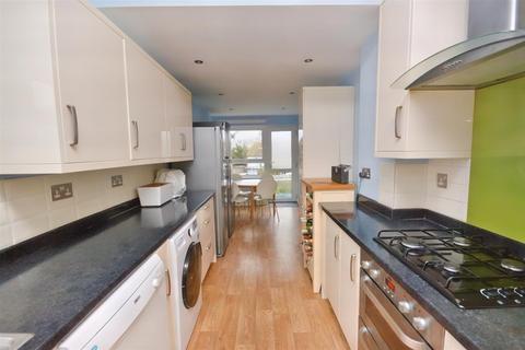 4 bedroom flat for sale, Hurst Road, Eastbourne