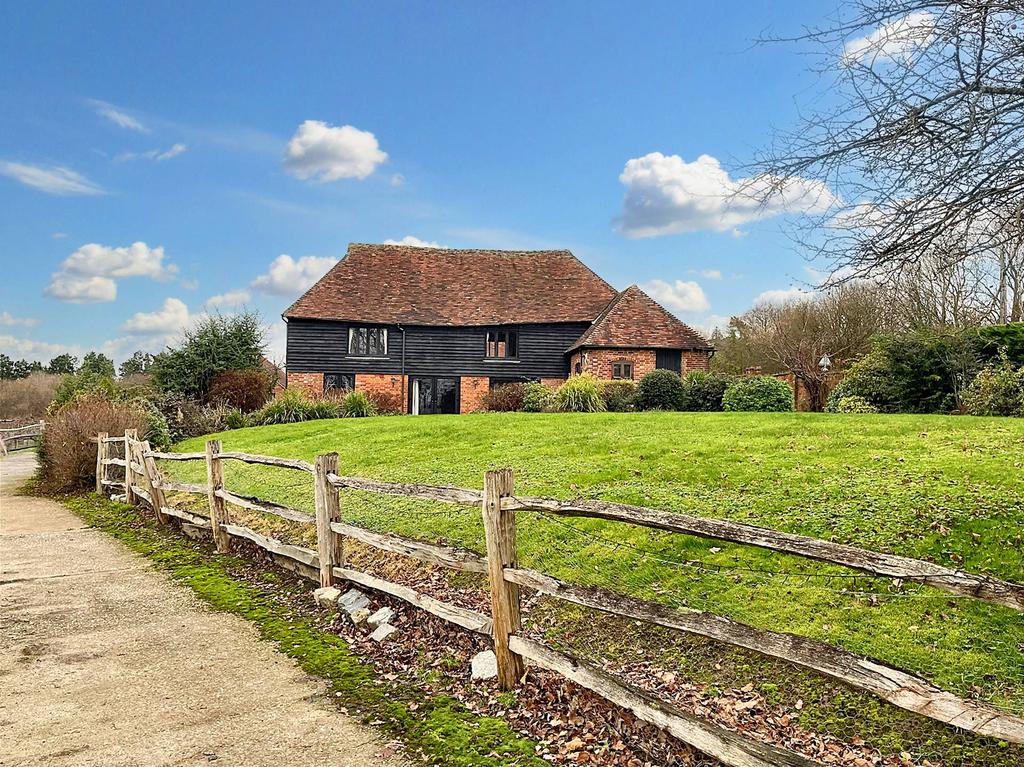 Station Road, Goudhurst TN17 5 bed barn to rent £2,750 pcm (£635 pw)
