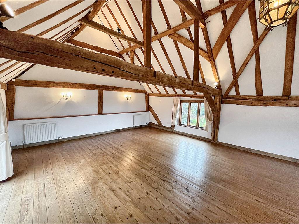 Station Road, Goudhurst TN17 5 bed barn £2,750 pcm (£635 pw)