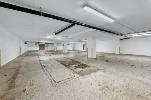 Industrial unit to rent - 964 North Circular Road, Staples Corner, NW2 7JR