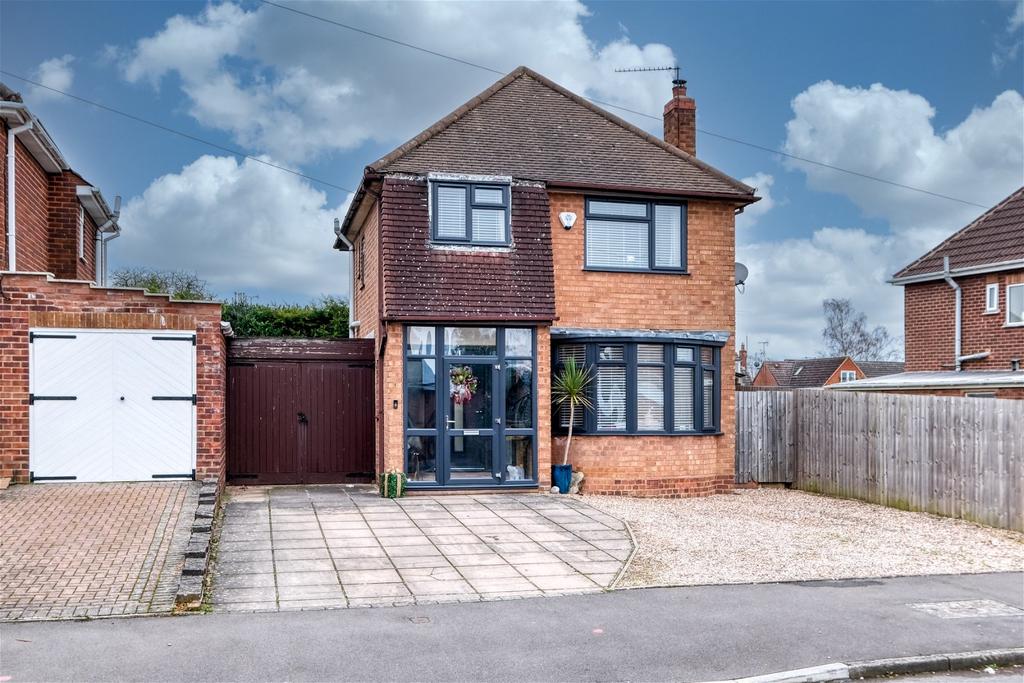 Malvern Road, Headless Cross, Redditch B97 5DP 3 bed detached house for