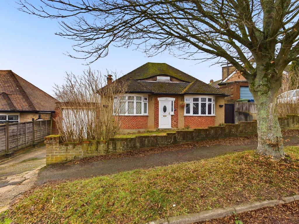 Barnhill Road, Marlow SL7 4 bed detached bungalow for sale £700,000
