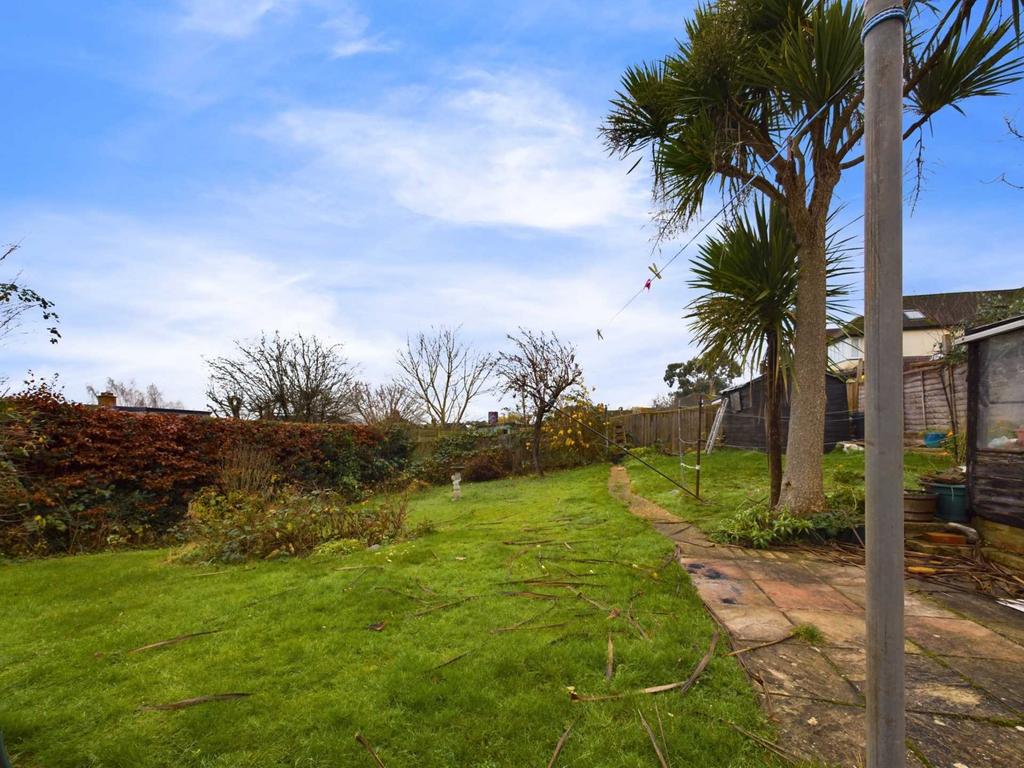 Barnhill Road, Marlow SL7 4 bed detached bungalow for sale £700,000