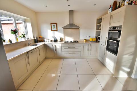 4 bedroom detached house to rent, Llys Y Groes, Wrexham, LL13