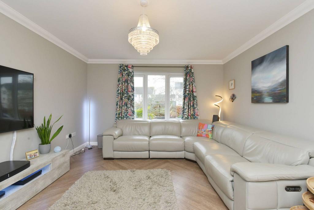 2 Balneil Place, Kirkliston, EH29 9GN 5 bed detached house for sale £