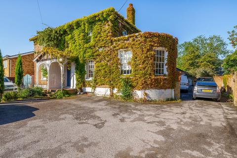 10 Straight Road, Old Windsor, Windsor, SL4 2RL