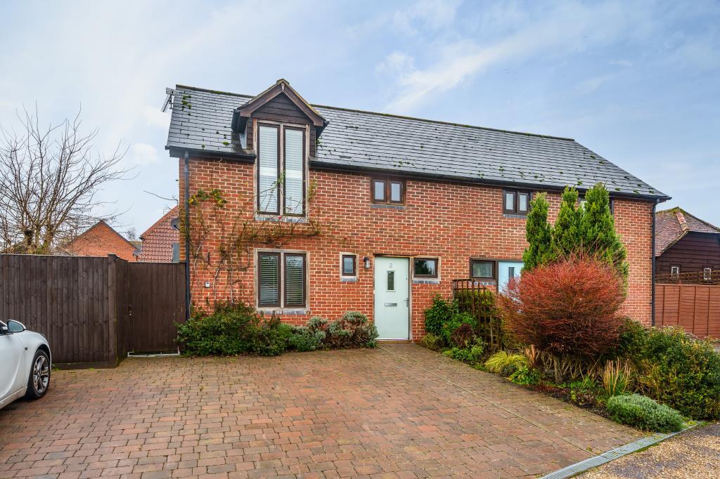 Monk Sherborne Road, Basingstoke, RG24 3 bed semidetached house £