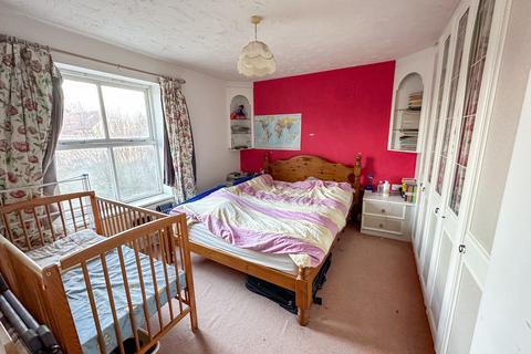27 Waylands, Wraysbury, Staines, TW19 5DZ