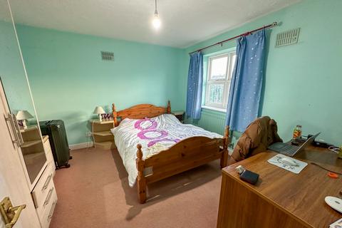 27 Waylands, Wraysbury, Staines, TW19 5DZ