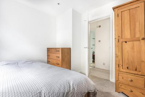 2 bedroom flat for sale - Chivalry Road, Battersea