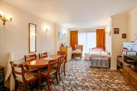 13 Allan Way, London, W3 0PW
