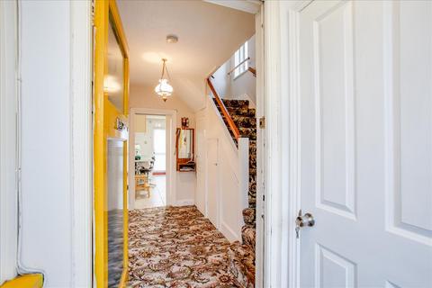 13 Allan Way, London, W3 0PW