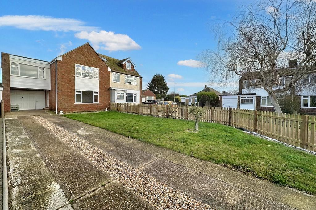 Romney Way, Hythe, Kent. CT21 4 bed semidetached house for sale £395,000