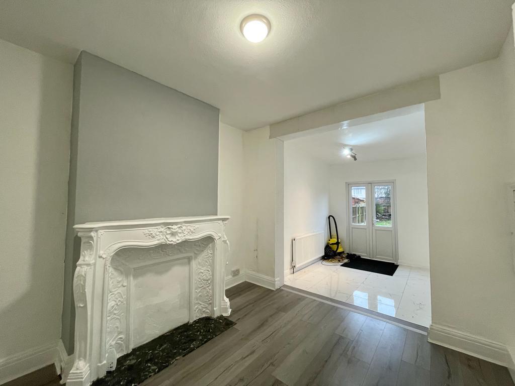 Baron Gardens, Ilford IG6 4 bed terraced house £2,800 pcm (£646 pw)