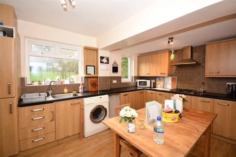 3 bedroom semi-detached house for sale - Standale Avenue, Pudsey, West Yorkshire